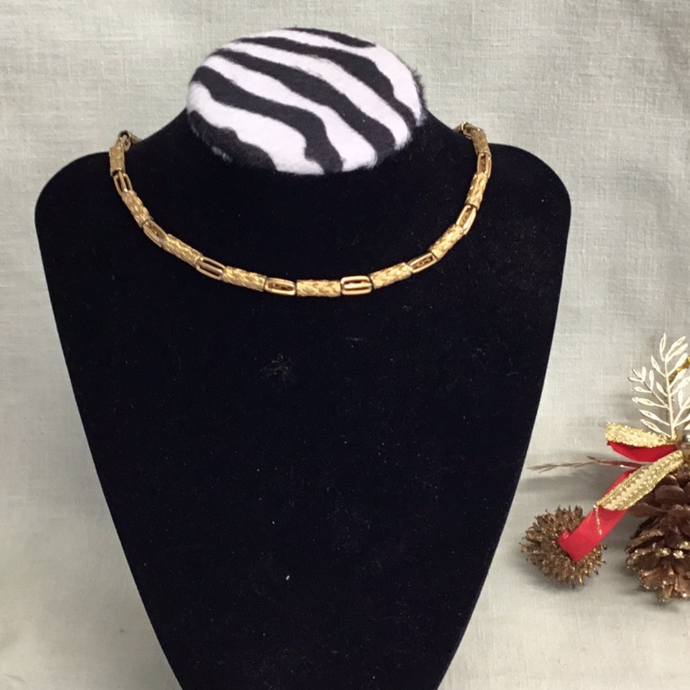 Gold tone Necklace Choker Chain